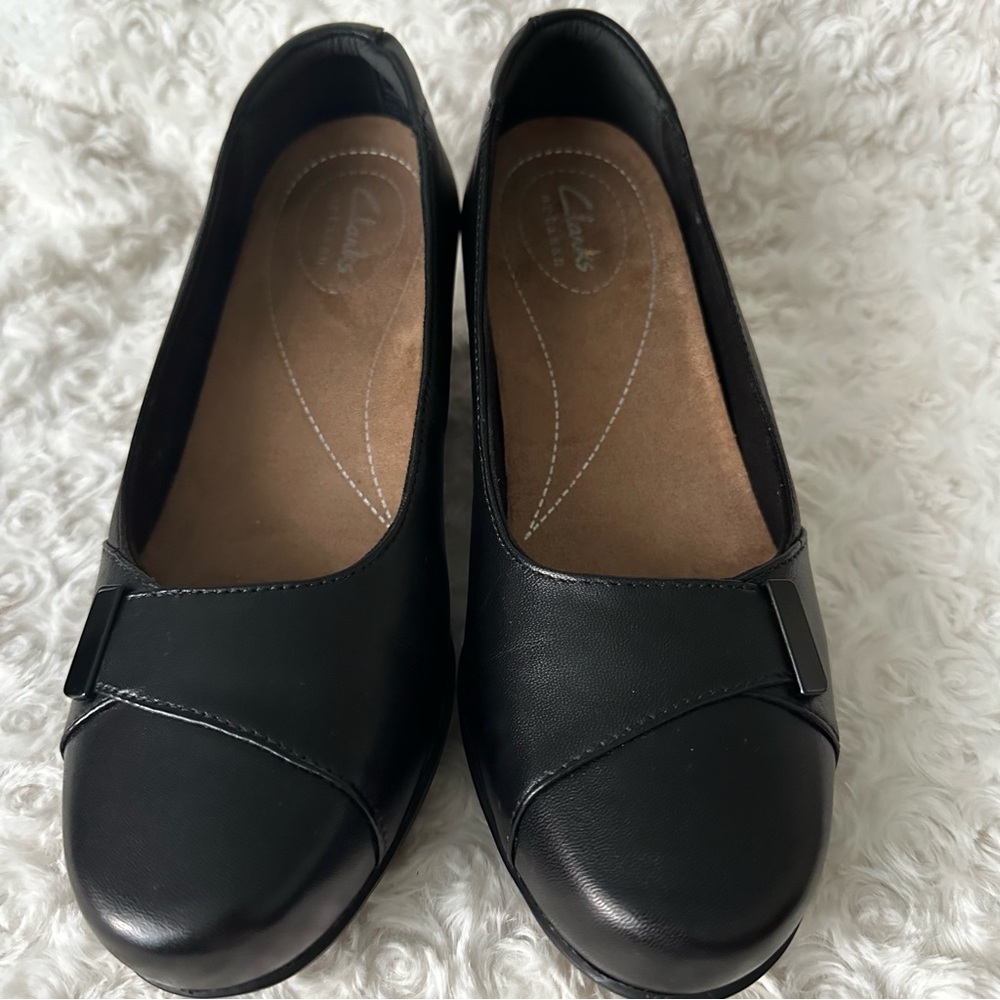 Clarks Artisan's Rosalyn Belle pumps w/ box